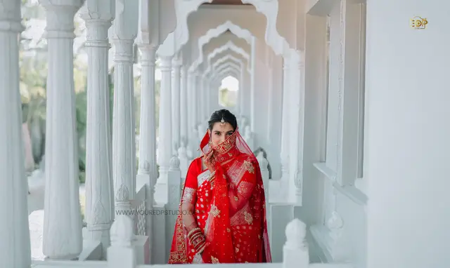 Editorial bridal portrait during a wedding by EDP Studio