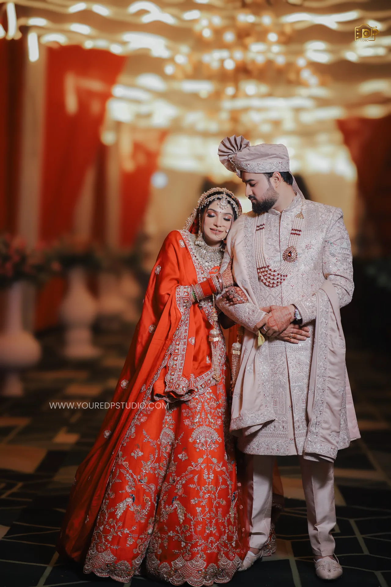 Candid versus traditional wedding photography